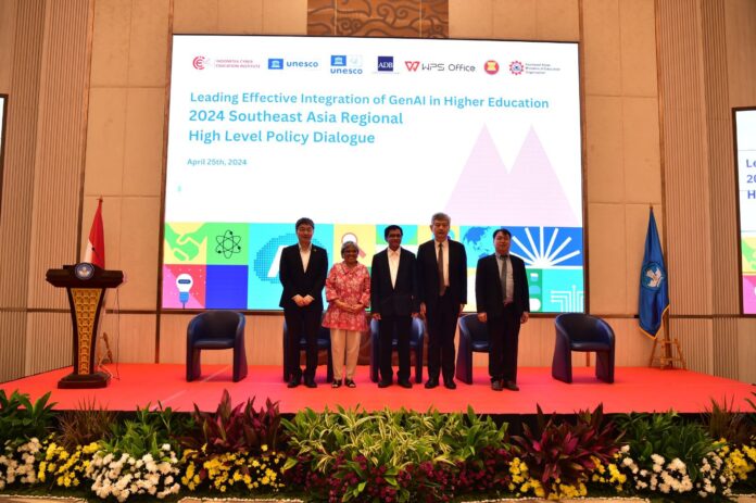 Kemendikbudristek Saat Gelar Dialog Bersama The Internasional Center for Higher Education Innovation under the auspicer of UNESCO (UNESCO-ICHEI) bekerja sama dengan Indonesia Cyber Education Institute (ICE-I) Pada Jumat (26/042024) Di di Graha Gedung D Direktorat Jenderal Pendidikan Tinggi, Riset, dan Teknologi (Ditjen Diktiristek) Jakarta. Foto : Kemendikbudristek RI